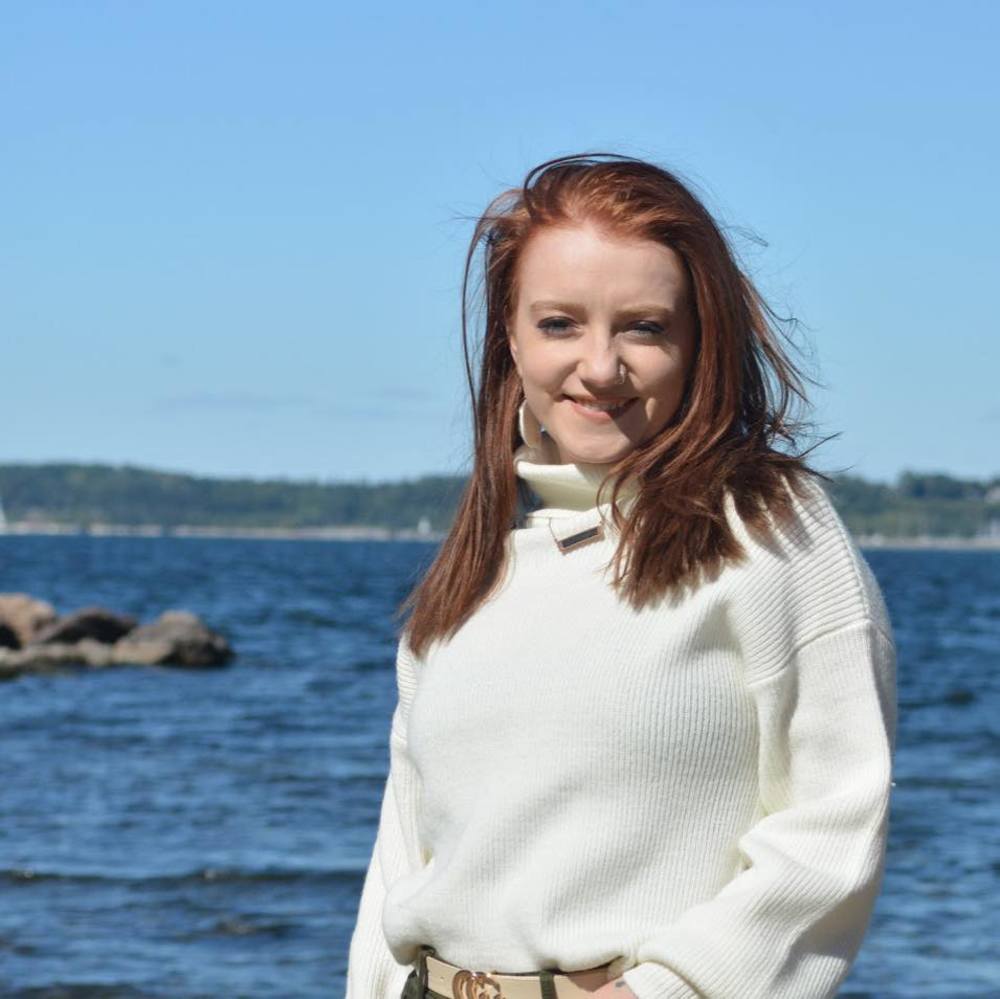 Meet your Posher, Lily